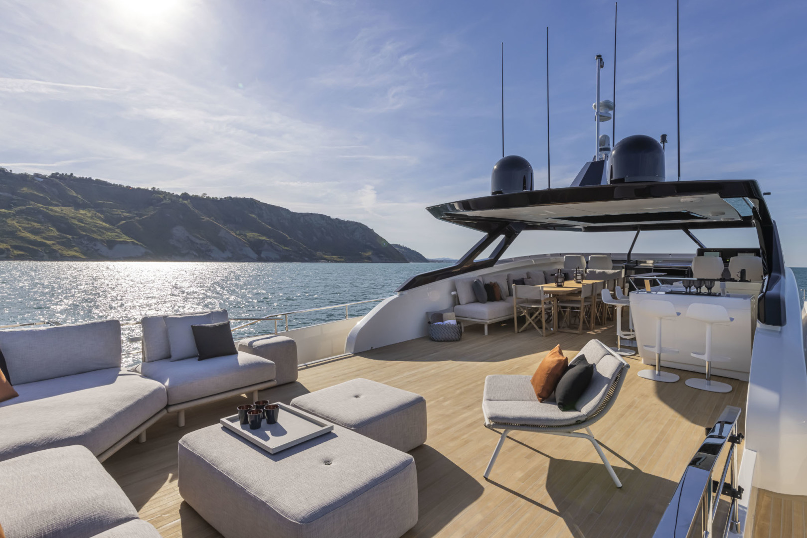 Yacht GLADIUS, Ferretti 1000 | CHARTERWORLD Luxury Superyacht Charters